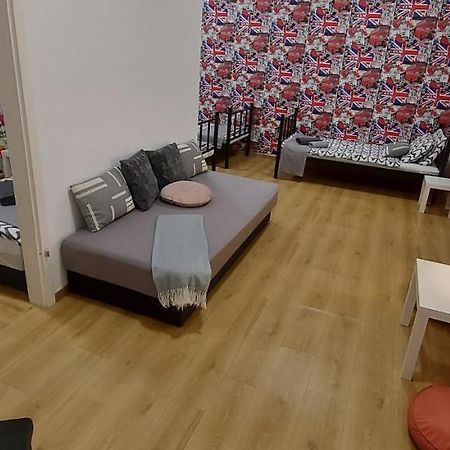 London Fog Apartment In The Party District 布达佩斯 外观 照片