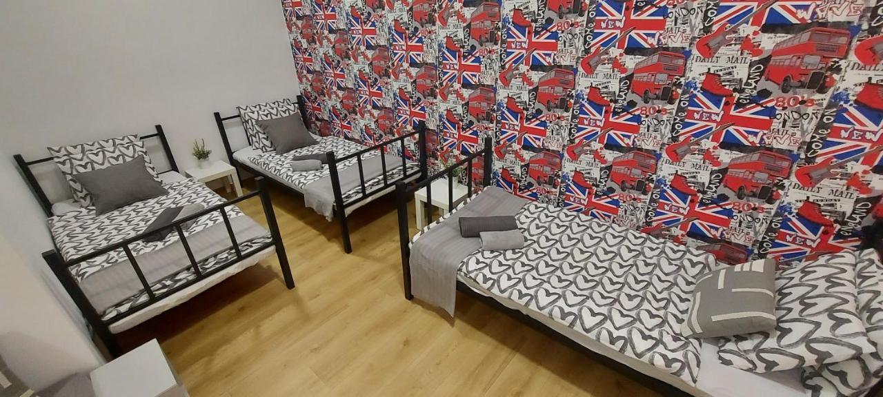 London Fog Apartment In The Party District 布达佩斯 外观 照片