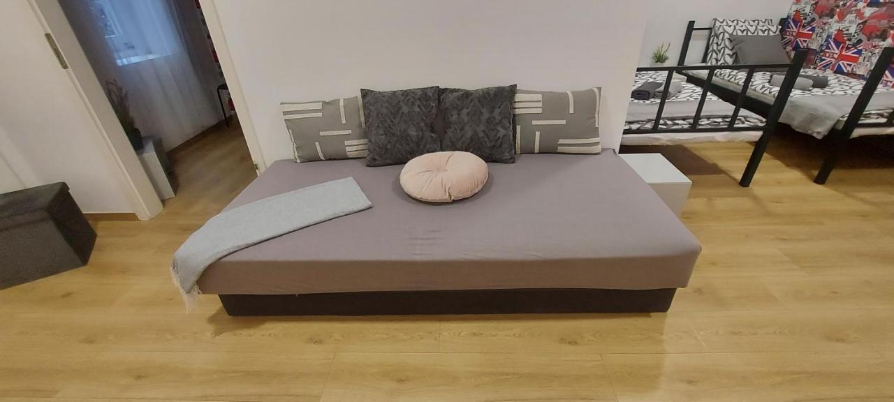 London Fog Apartment In The Party District 布达佩斯 外观 照片