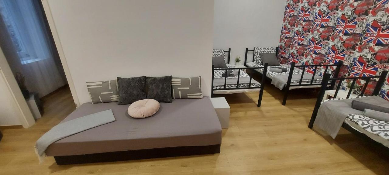 London Fog Apartment In The Party District 布达佩斯 外观 照片